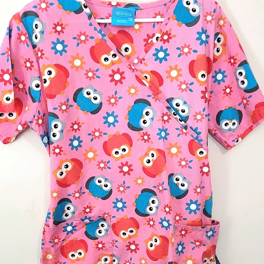 🔹3/$15🔹  Owl Print Scrub Top